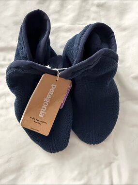 NWT Patagonia Navy Baby Synchilla Fleece Booties